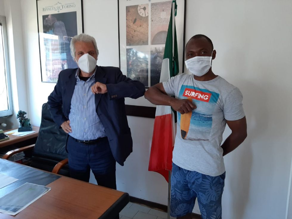 RIVALTA - Il sindaco registra un altro migrante del Dojrone all'anagrafe comunale