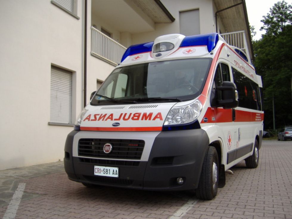 PIOSSASCO - Tenta di uccidersi tagliandosi le vene: salvata dai carabinieri