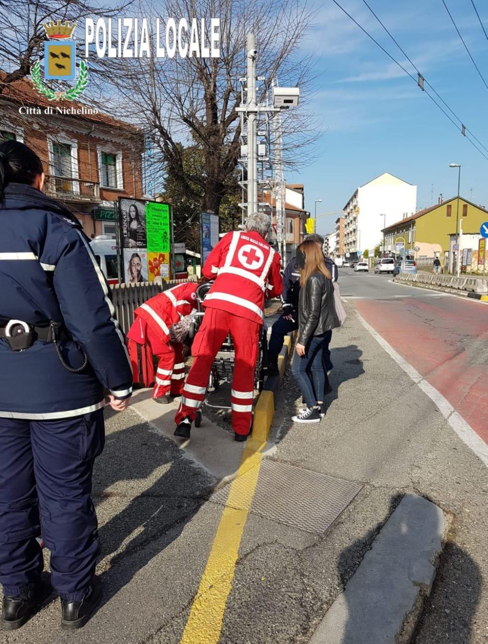NICHELINO - Colpita da un malore mentre cammina vicino alla stazione
