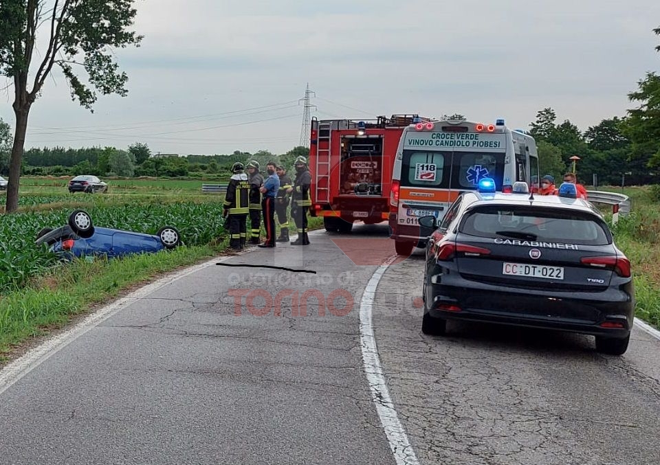 VINOVO - Perde il controllo della macchina ed esce di strada