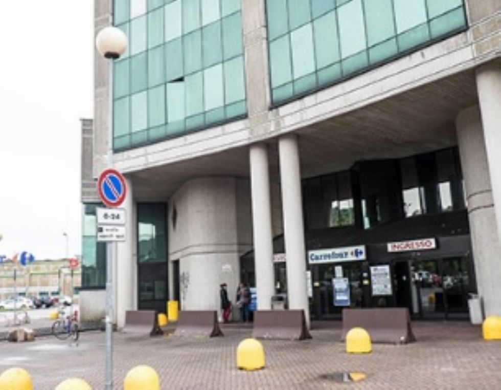 MONCALIERI - Ruba vestiti al centro commerciale: arrestato romeno