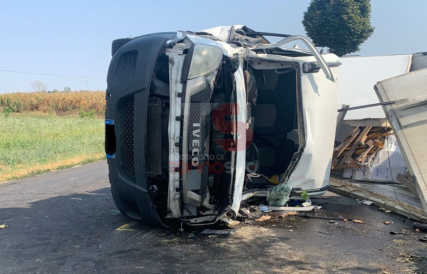 CARMAGNOLA - Paura in via Sommariva: scontro frontale tra due veicoli